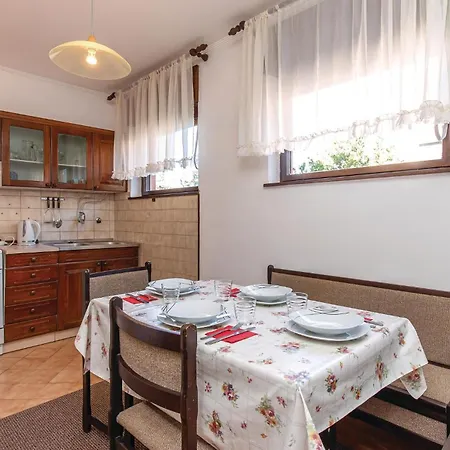 2 Bedroom Beautiful In