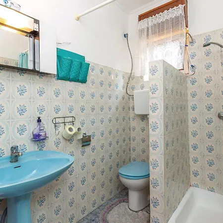 Apartman 2 Bedroom Beautiful In *