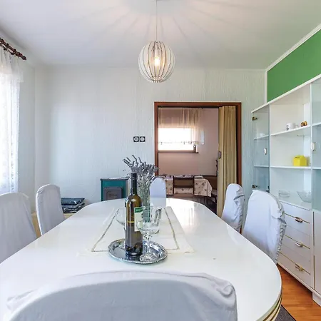 Apartman 2 Bedroom Beautiful In