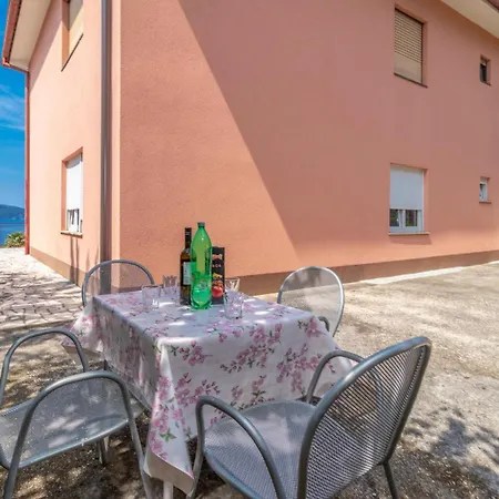 Apartman 2 Bedroom Beautiful In Novi Vinodolski