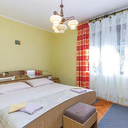 Apartman 2 Bedroom Beautiful In