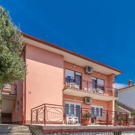 2 Bedroom Beautiful In Novi Vinodolski