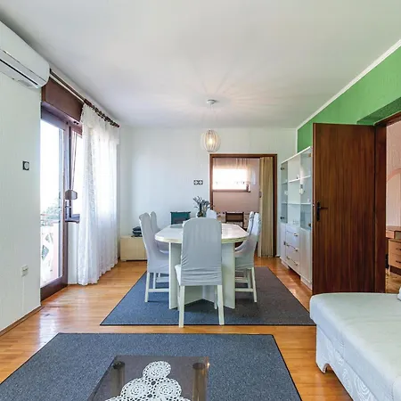 Apartman 2 Bedroom Beautiful In